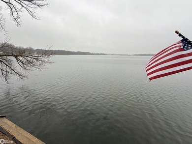 Lakeside comfort and updated style come together in this fully - photo 21