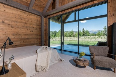 This bespoke dwelling is simple, authentic, and elegantly - photo 21