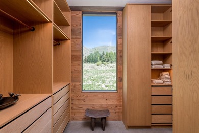 This bespoke dwelling is simple, authentic, and elegantly - photo 22
