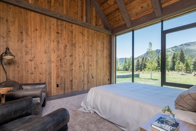 This bespoke dwelling is simple, authentic, and elegantly - photo 24
