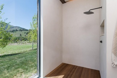 This bespoke dwelling is simple, authentic, and elegantly - photo 27