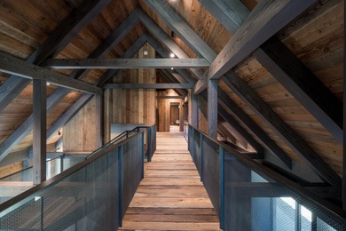 This bespoke dwelling is simple, authentic, and elegantly - photo 28