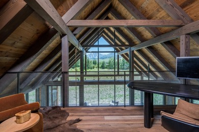 This bespoke dwelling is simple, authentic, and elegantly - photo 29