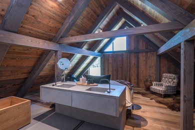 This bespoke dwelling is simple, authentic, and elegantly - photo 33