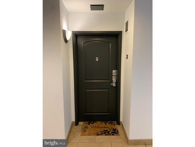 Rare 3 bedroom / 2 bedroom + den ground floor condominium rental - photo 3