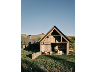 This bespoke dwelling is simple, authentic, and elegantly - photo 49