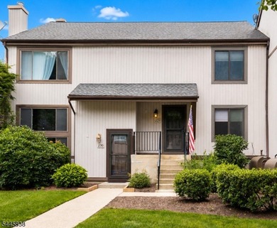 Welcome to this meticulously kept 2-bedroom townhouse complete - photo 1