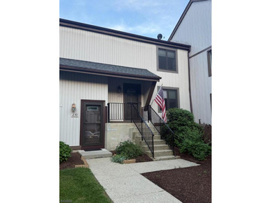 Welcome to this meticulously kept 2-bedroom townhouse complete - photo 2