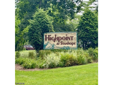 Welcome to this meticulously kept 2-bedroom townhouse complete - photo 3