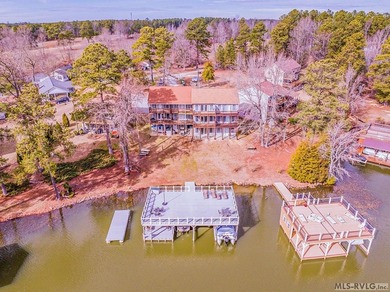 This three-story WATERFRONT townhome is an excellent investment - photo 6