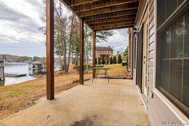 This three-story WATERFRONT townhome is an excellent investment - photo 7