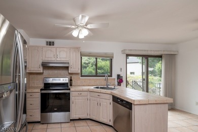 Welcome to this meticulously kept 2-bedroom townhouse complete - photo 9