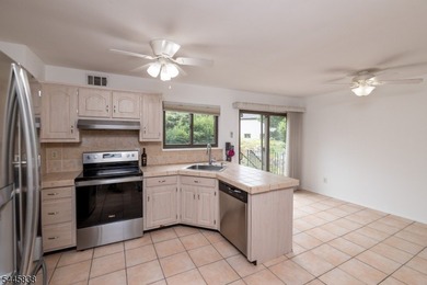 Welcome to this meticulously kept 2-bedroom townhouse complete - photo 10