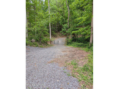 Calling all lake and outdoor lovers!! This beautiful, private - photo 1