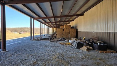 Exceptional equestrian property featuring a 49,466 SF enclosed - photo 23