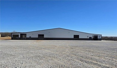 Exceptional equestrian property featuring a 49,466 SF enclosed - photo 27