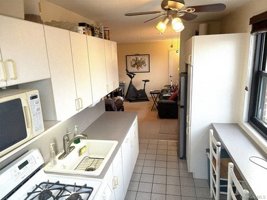 Desirable 2/3 BR w Modern, Open Concept Layout In Great Location - photo 6