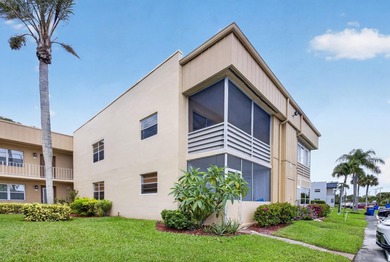 Updated 1-Bed, 1.5-Bath Condo in Kings Point. Second-floor condo - photo 2