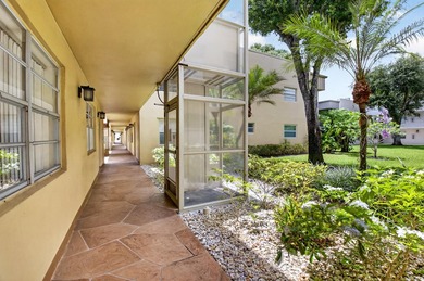 Updated 1-Bed, 1.5-Bath Condo in Kings Point. Second-floor condo - photo 4