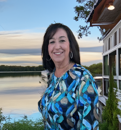 Becky Haynie with Lake Martin Realty in AL advertising on LakeHouse.com