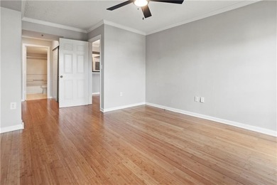 MOTIVATED SELLER!! PERFECT BLEND OF URBAN LIVING AND CONVENIENCE