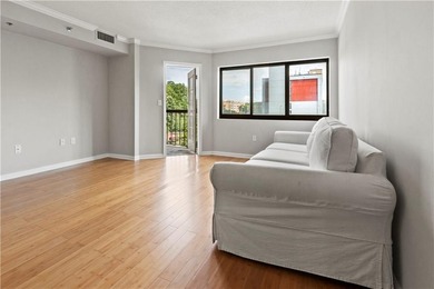 MOTIVATED SELLER!! PERFECT BLEND OF URBAN LIVING AND CONVENIENCE