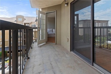 MOTIVATED SELLER!! PERFECT BLEND OF URBAN LIVING AND CONVENIENCE