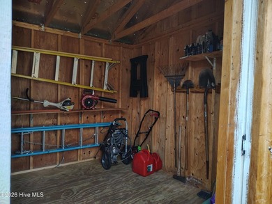 This TURN KEY updated 3 bedroom/2 bath home offers easy upkeep - photo 31
