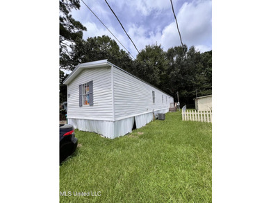 Great opportunity! Well-maintained mobile home situated on its - photo 3