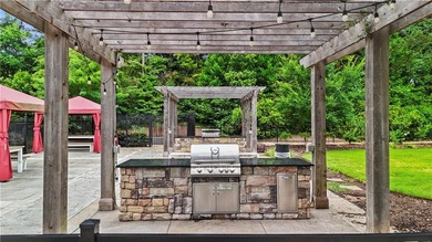 MOTIVATED SELLER!! PERFECT BLEND OF URBAN LIVING AND CONVENIENCE