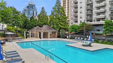 MOTIVATED SELLER!! PERFECT BLEND OF URBAN LIVING AND CONVENIENCE