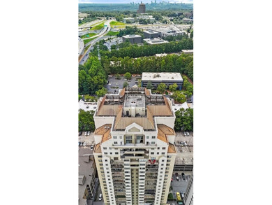 MOTIVATED SELLER!! PERFECT BLEND OF URBAN LIVING AND CONVENIENCE