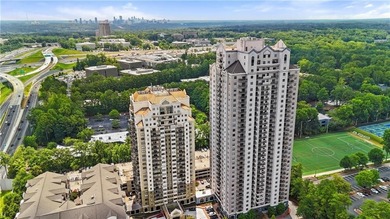 MOTIVATED SELLER!! PERFECT BLEND OF URBAN LIVING AND CONVENIENCE