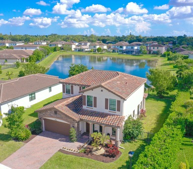 (private lake, pond, creek) Home For Sale in Royal Palm Beach Florida