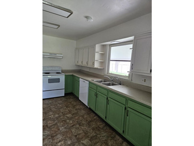 Welcome Investors, this 1,318 square foot home offers 2 bedrooms - photo 7