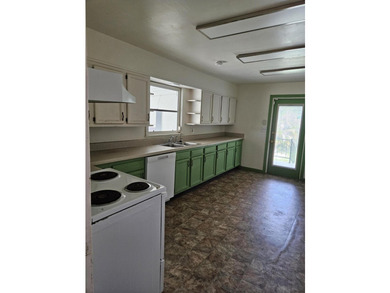 Welcome Investors, this 1,318 square foot home offers 2 bedrooms - photo 8