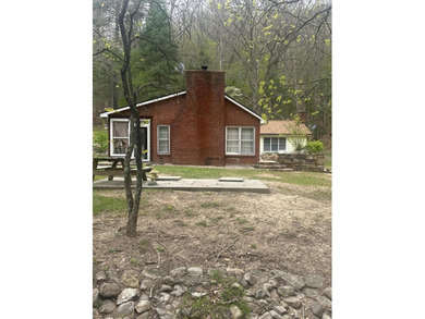 An extremely well maintained brick and vinyl sided three bedroom - photo 2