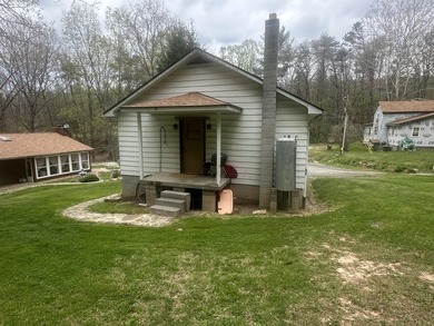 An extremely well maintained brick and vinyl sided three bedroom - photo 10