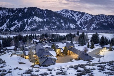 This one-of-a-kind 3.5-acre elevated estate offers 360-degree - photo 21
