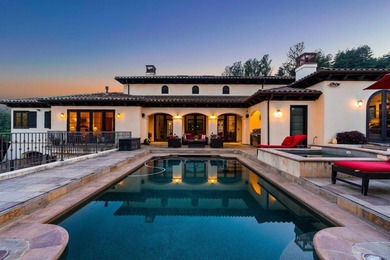 Nestled in a meadow & surrounded by over 21 acres of natural - photo 2