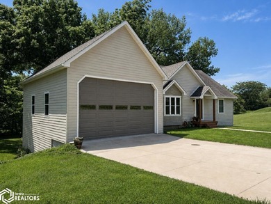 Welcome to 17587 Lakeshore Drive, Moravia IA-an exceptional - photo 1