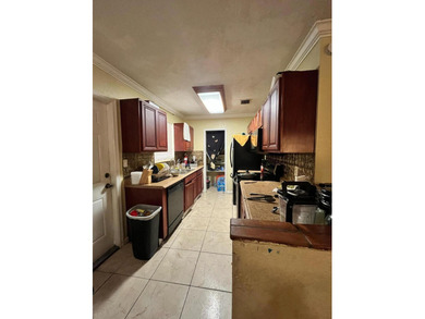 Fantastic investment opportunity or future primary residence! - photo 7