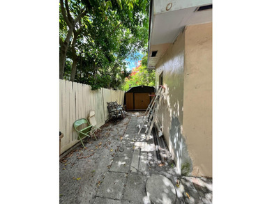 Fantastic investment opportunity or future primary residence! - photo 9