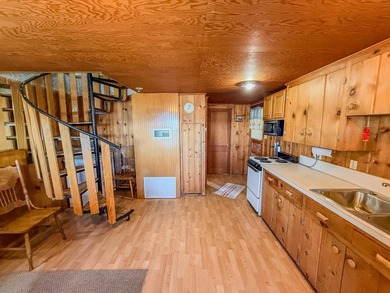 Charming Two-Bedroom, One-Bathroom Lakefront home on beautiful - photo 4