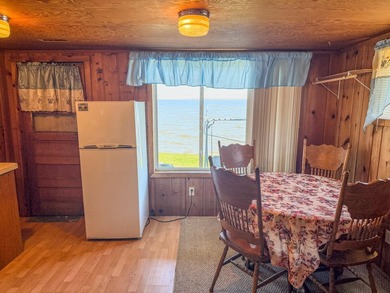 Charming Two-Bedroom, One-Bathroom Lakefront home on beautiful - photo 5