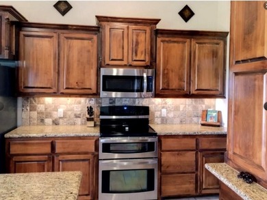 Welcome home to this beautifully maintained custom-built home - photo 7