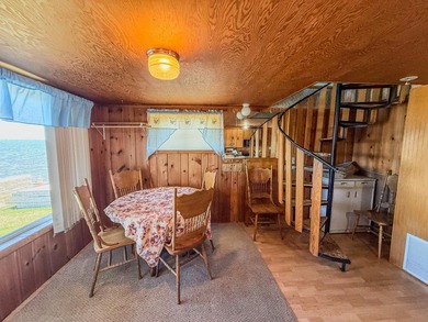 Charming Two-Bedroom, One-Bathroom Lakefront home on beautiful - photo 8