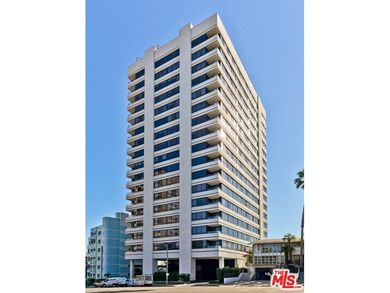 Perched high above Los Angeles, with sweeping panoramic vistas - photo 4