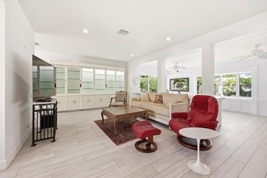 Beautifully updated, move-in-ready coastal retreat just minutes - photo 8
