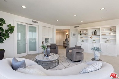 Perched high above Los Angeles, with sweeping panoramic vistas - photo 9